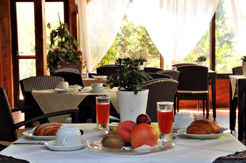 Hotel Ferro Di Cavallo Pavullo nel Frignano Buitenkant foto